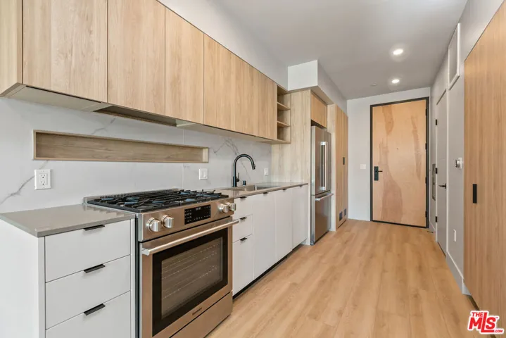 12431 Rochester Avenue 411, Los Angeles, California 90025
