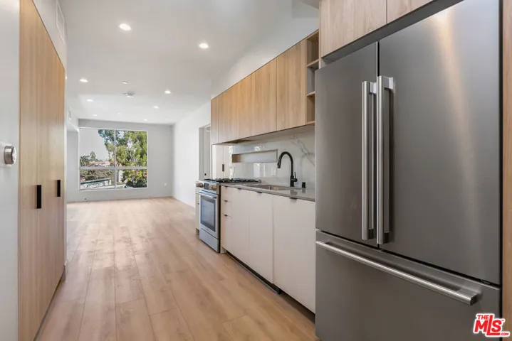 12431 Rochester Avenue 411, Los Angeles, California 90025
