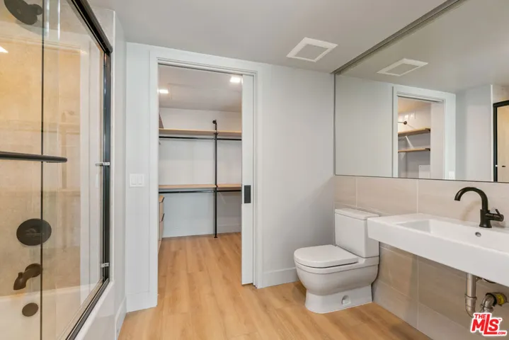12431 Rochester Avenue 411, Los Angeles, California 90025