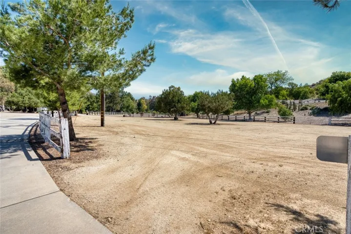 15142 Sierra Highway, Canyon Country, California 91390