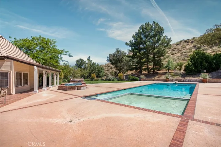 15142 Sierra Highway, Canyon Country, California 91390