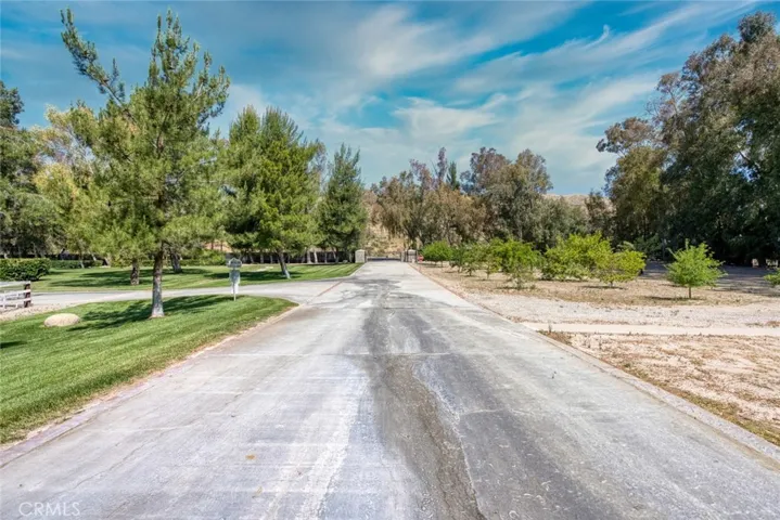 15142 Sierra Highway, Canyon Country, California 91390