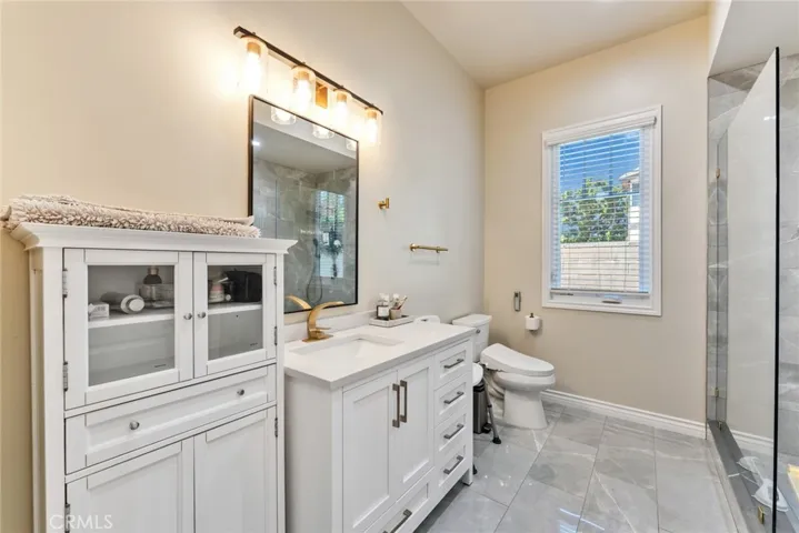 junior master bathroom