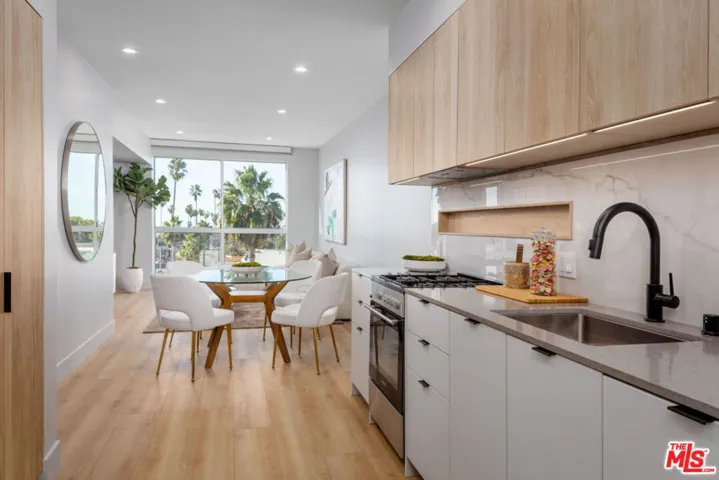 12431 Rochester Avenue 303, Los Angeles, California 90025