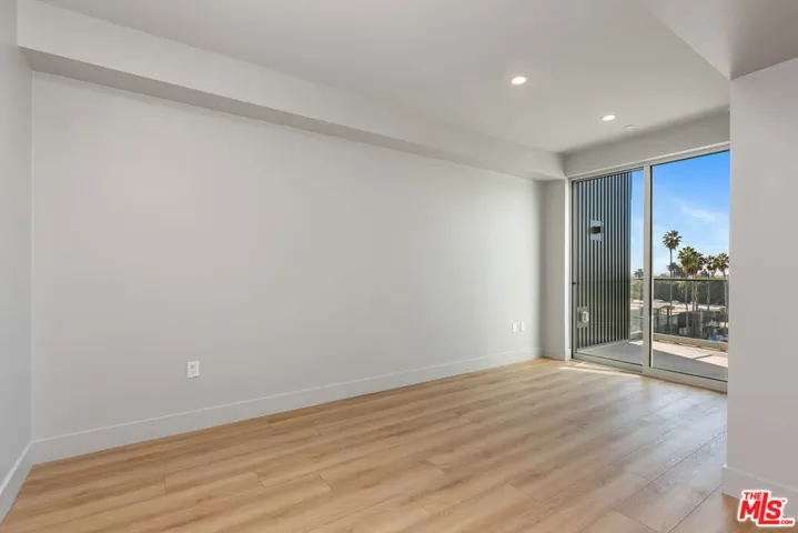 12431 Rochester Avenue 303, Los Angeles, California 90025