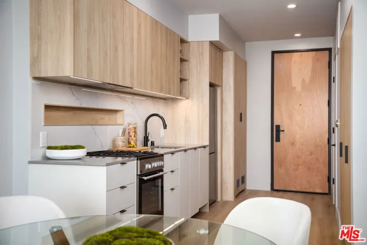 12431 Rochester Avenue 303, Los Angeles, California 90025