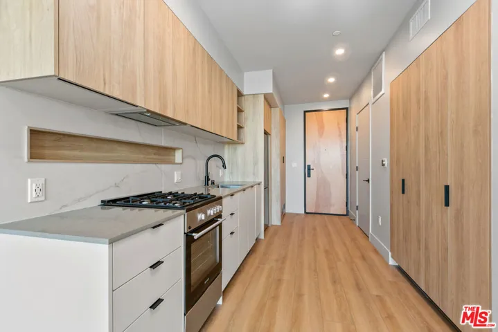 12431 Rochester Avenue 303, Los Angeles, California 90025