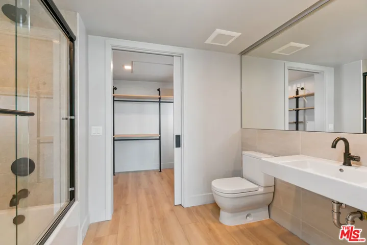 12431 Rochester Avenue 303, Los Angeles, California 90025