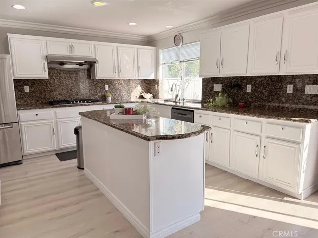 28 Calais, Irvine, California 92602