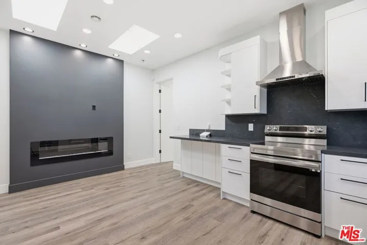 11615 Burbank Boulevard 3/4, Los Angeles, California 91601