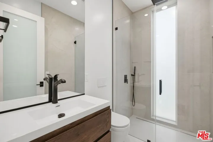 11615 Burbank Boulevard 3/4, Los Angeles, California 91601