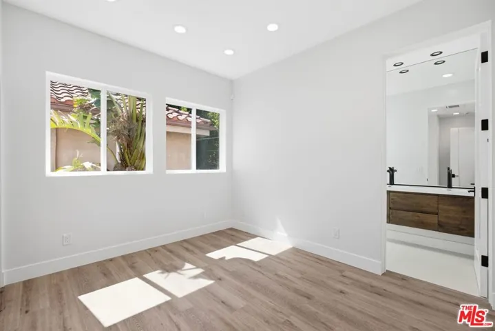 11615 Burbank Boulevard 3/4, Los Angeles, California 91601