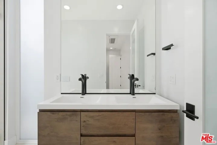 11615 Burbank Boulevard 3/4, Los Angeles, California 91601