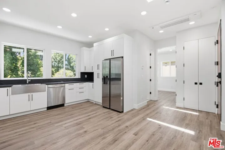 11615 Burbank Boulevard 3/4, Los Angeles, California 91601