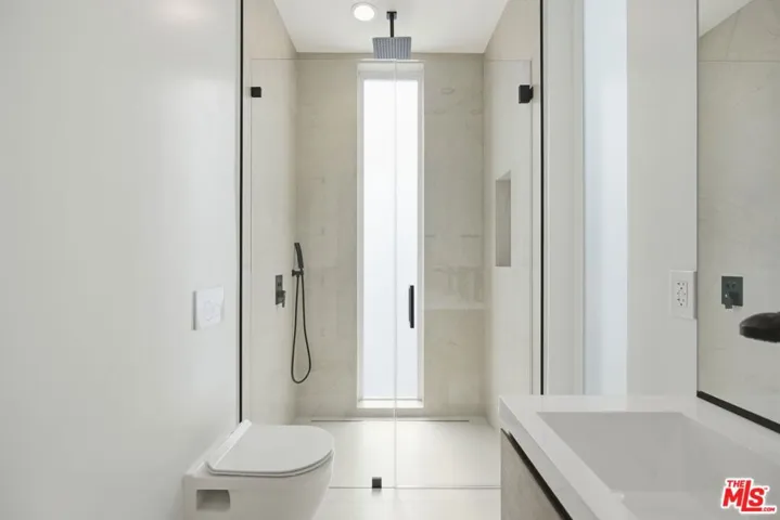 11615 Burbank Boulevard 3/4, Los Angeles, California 91601
