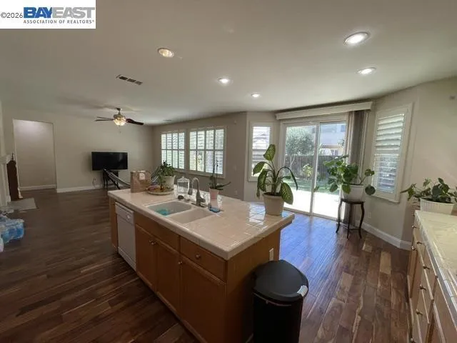 6056 Silveroak Cir, Stockton, California 95219