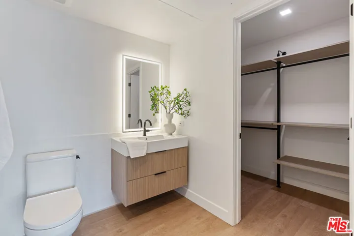 10700 Tabor Street 219, Los Angeles, California 90034