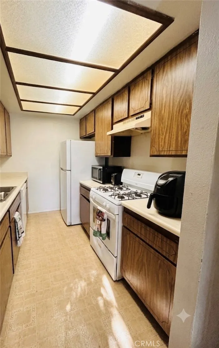149 W 6th Street 10, San Bernardino, California 92401 — photo 4
