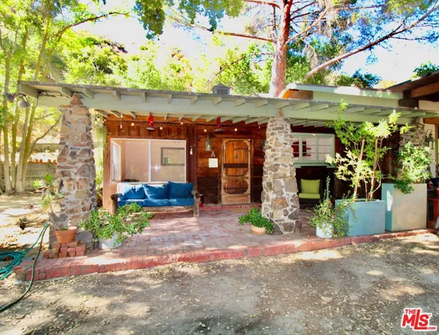 20200 Paradise Lane A, Topanga, California 90290