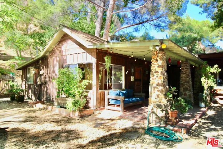 20200 Paradise Lane A, Topanga, California 90290