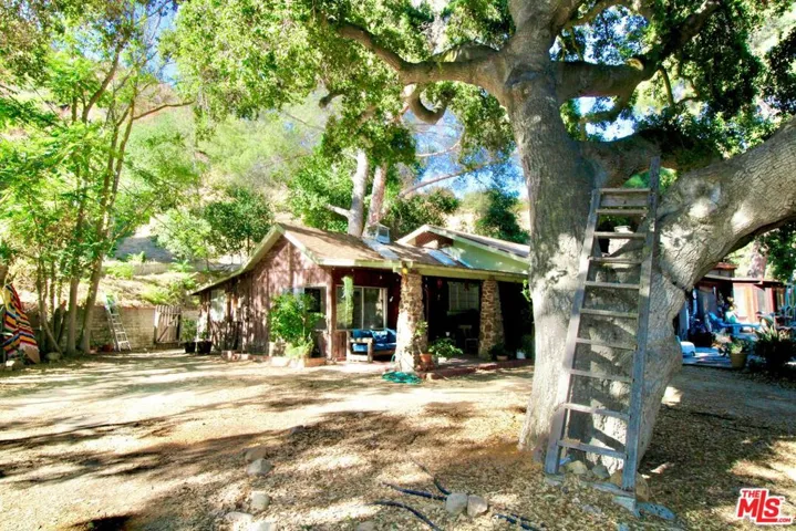20200 Paradise Lane A, Topanga, California 90290