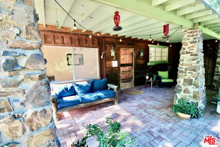 20200 Paradise Lane A, Topanga, California 90290