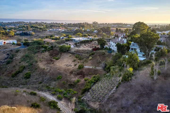 28907 Wight Road, Malibu, California 90265