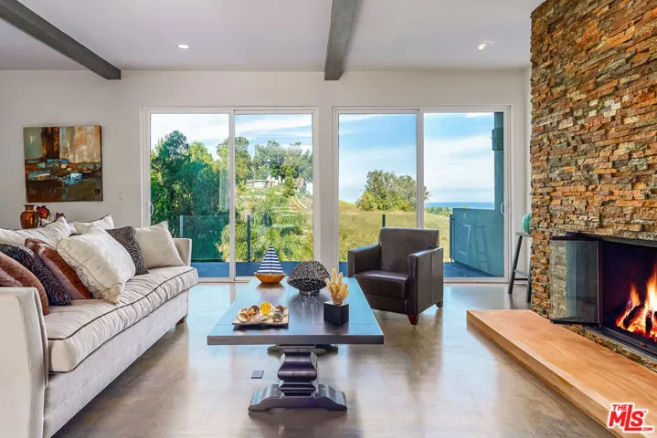28907 Wight Road, Malibu, California 90265