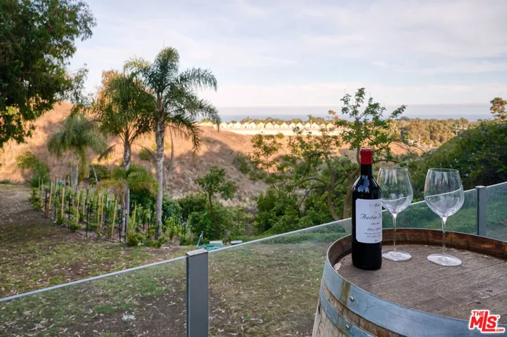 28907 Wight Road, Malibu, California 90265