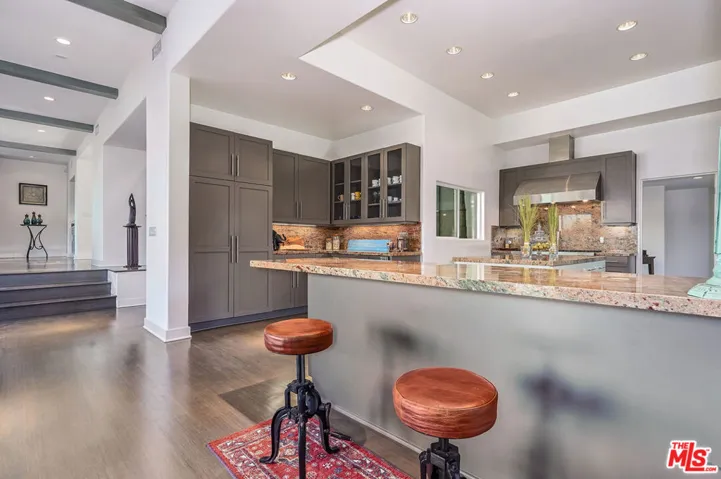 28907 Wight Road, Malibu, California 90265