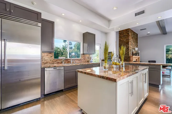 28907 Wight Road, Malibu, California 90265