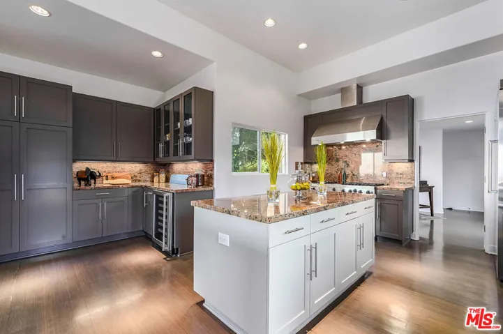 28907 Wight Road, Malibu, California 90265