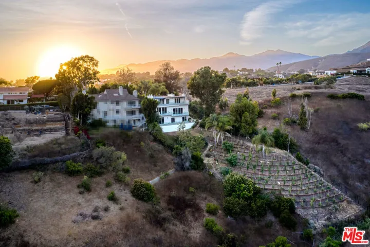 28907 Wight Road, Malibu, California 90265