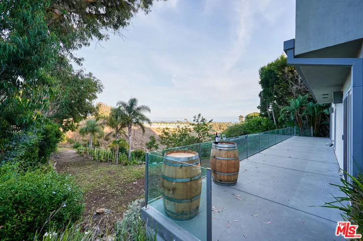 28907 Wight Road, Malibu, California 90265