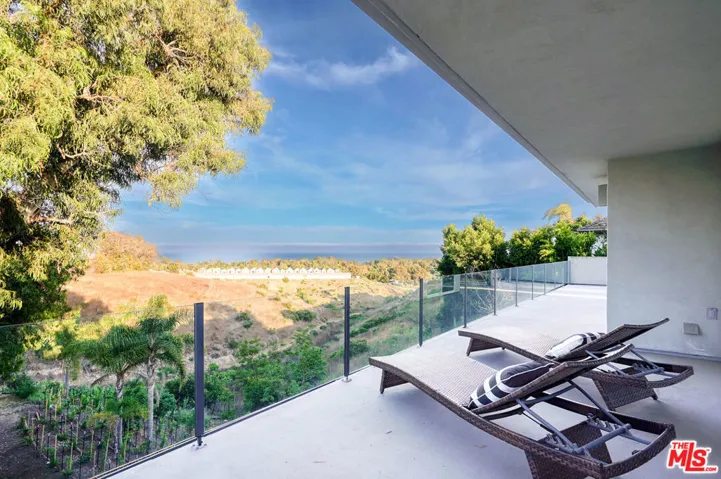 28907 Wight Road, Malibu, California 90265