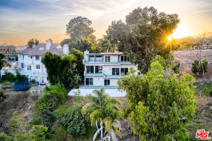 28907 Wight Road, Malibu, California 90265