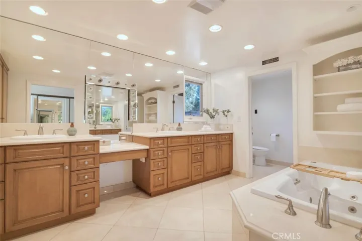 4200 Gayle Drive, Tarzana, California 91356