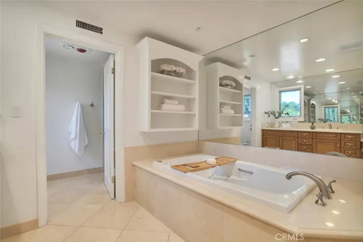 4200 Gayle Drive, Tarzana, California 91356