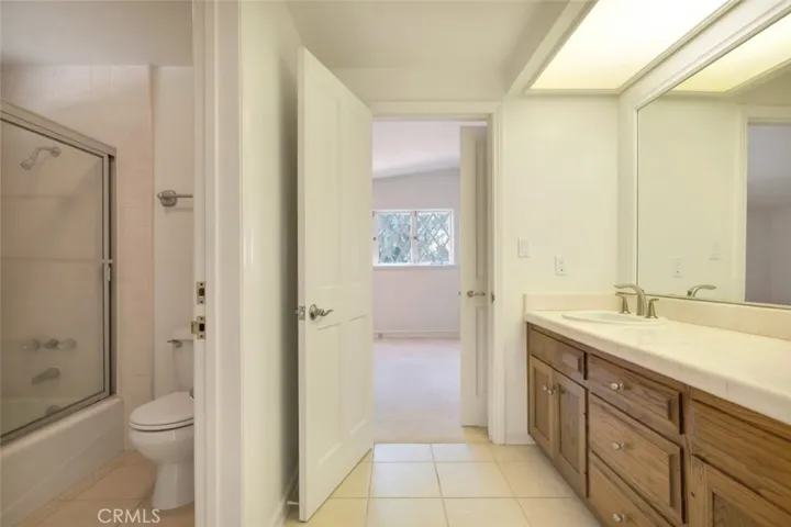 4200 Gayle Drive, Tarzana, California 91356