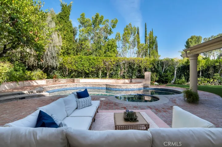 4200 Gayle Drive, Tarzana, California 91356