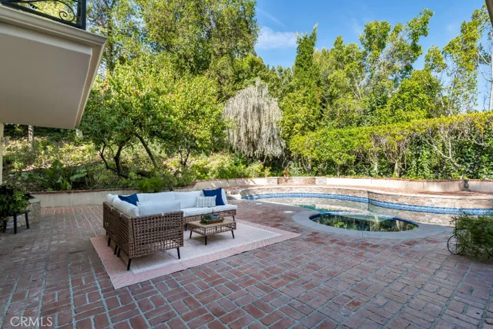 4200 Gayle Drive, Tarzana, California 91356