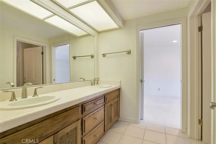 4200 Gayle Drive, Tarzana, California 91356