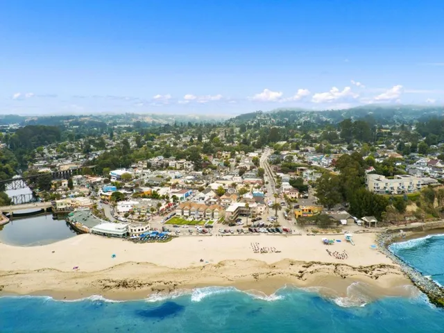 136 Canfield Avenue A, Santa Cruz, California 95060