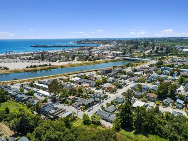136 Canfield Avenue A, Santa Cruz, California 95060