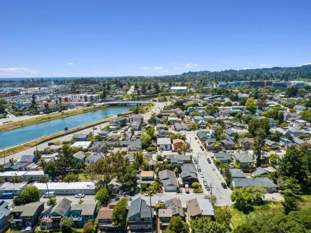 136 Canfield Avenue A, Santa Cruz, California 95060