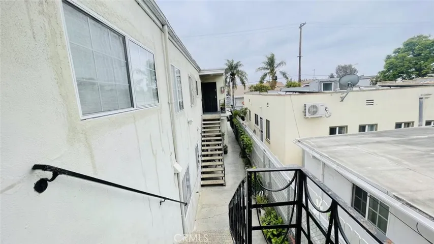 1083 Gaviota Avenue, Long Beach, California 90813