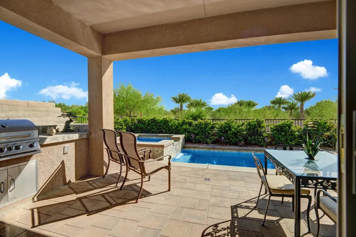 PATIO.jpg mls