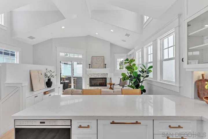 943 F Avenue, Coronado, California 92118