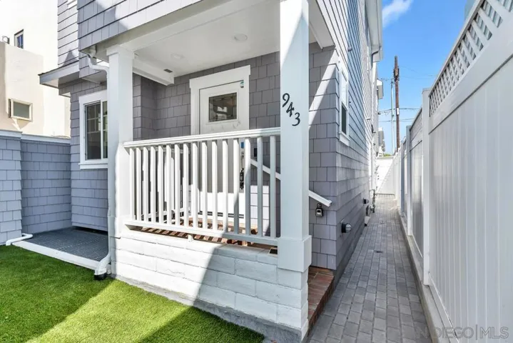 943 F Avenue, Coronado, California 92118