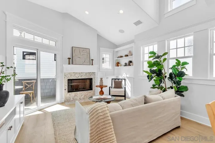 943 F Avenue, Coronado, California 92118